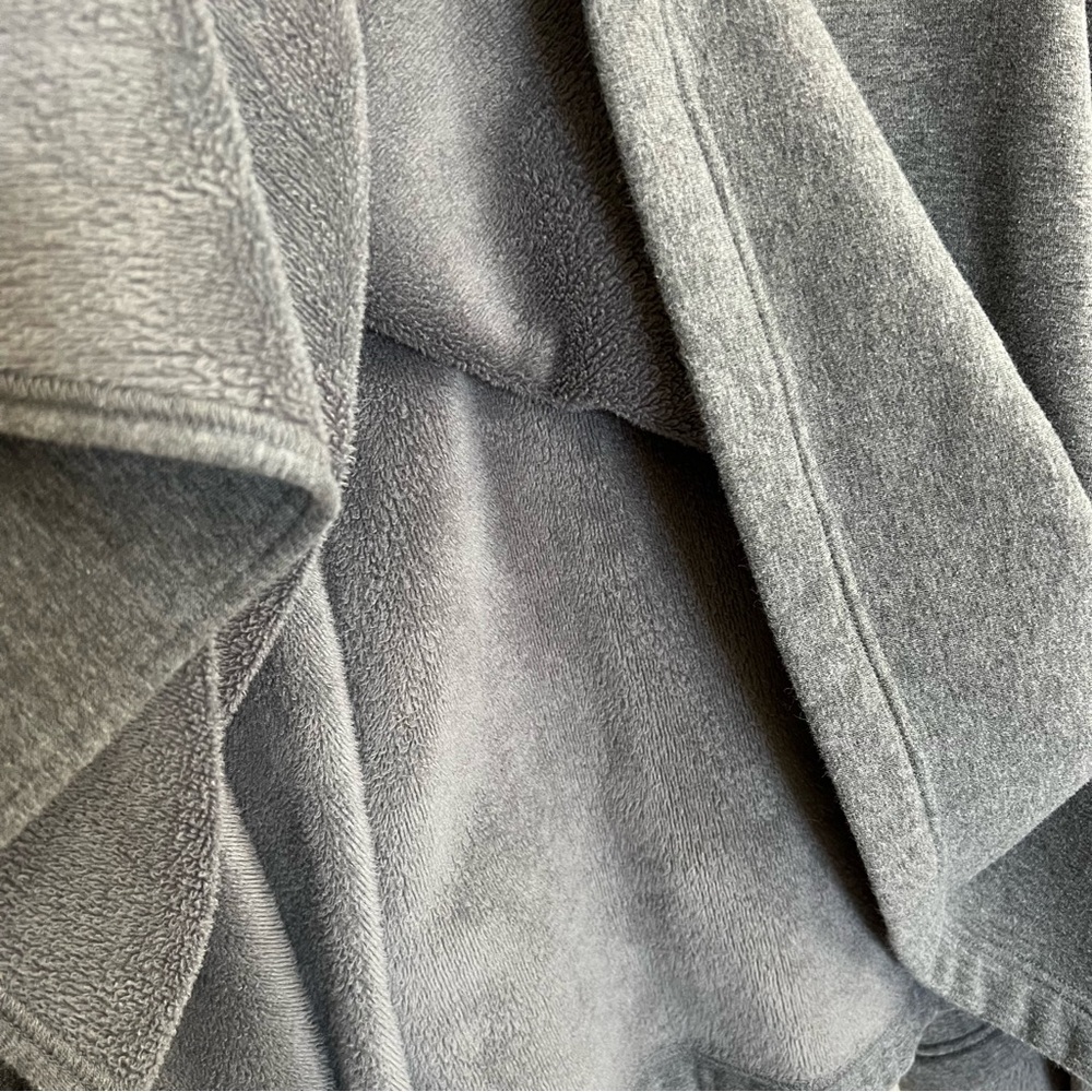 UGG Charlynne Double Knit Fleece Poncho in Grey, size XS/S - Picture 8 of 9
